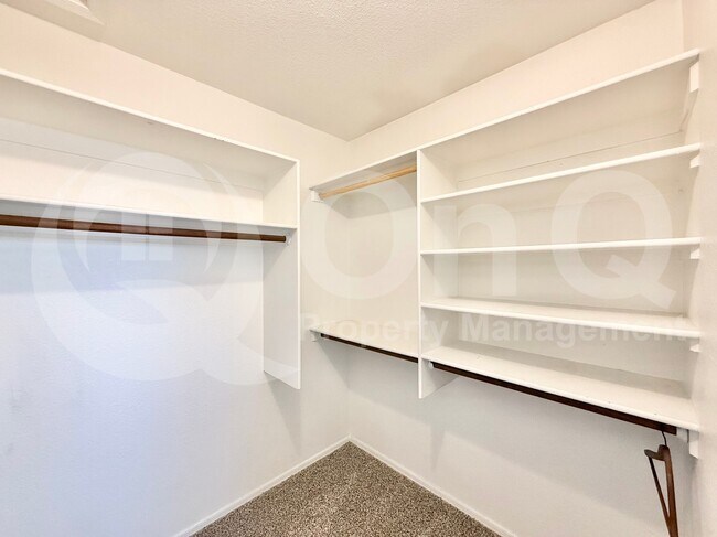 Building Photo - 1150 W Lark Dr