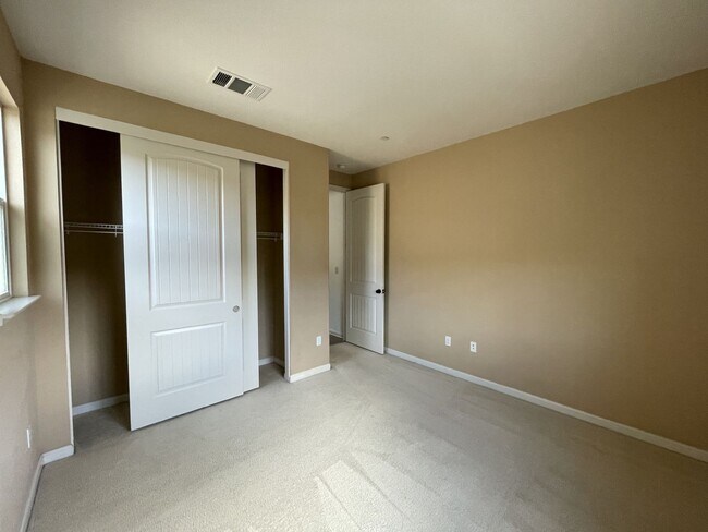 Building Photo - 1348 Encore Dr