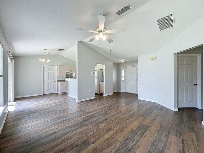 Building Photo - Great Home in Village 7 Poinciana