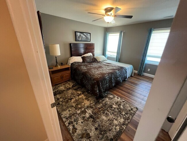 Building Photo - Great family home next door to Edwards Elementary in west Ames-4 bedroom 3 1/2 baths, 2 car garag...