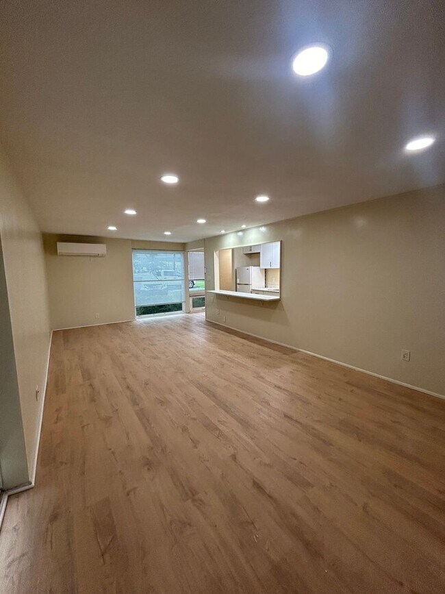 Building Photo - First-Floor One Bedroom, One Bathroom Apartment on S. Corl Street