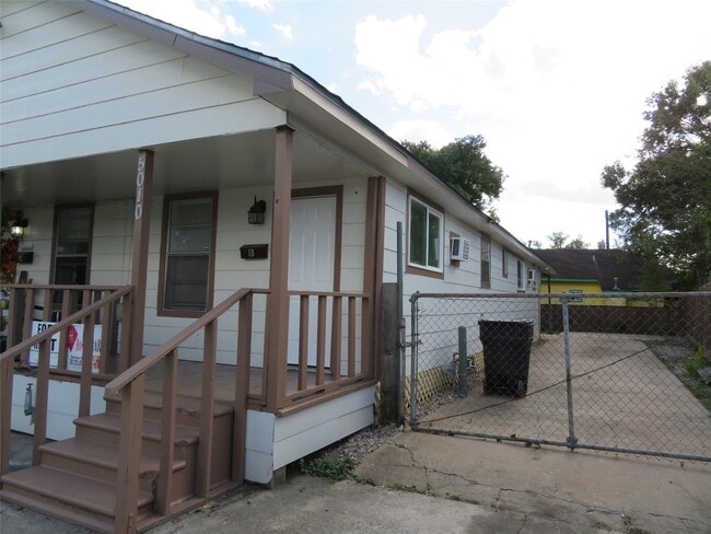 Building Photo - 5010 Walker St