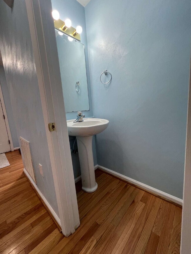 Building Photo - 3 Bdrm / 2.5 Bath House Available Now!!! N...