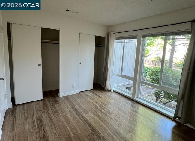 Building Photo - 438 Ridgeview Dr