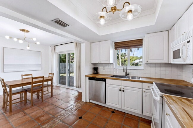 Building Photo - 239 SE 34th Ave