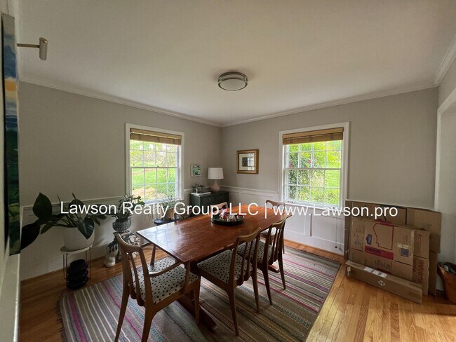 Building Photo - Lovely 4 Bedroom 3 Bath Home in South Roanoke