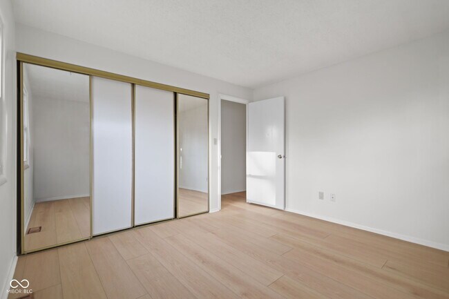 Building Photo - 8856 Moll Dr