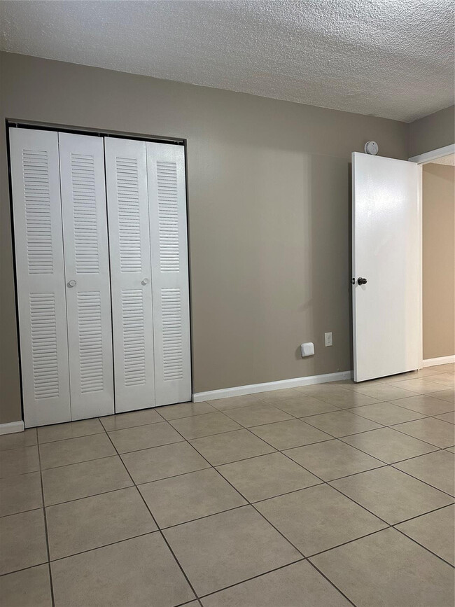 Building Photo - 5590 NW 61st St