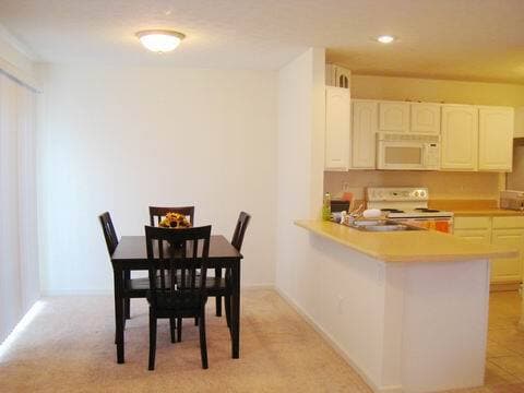 Building Photo - 2626 E Oaklawn Ct