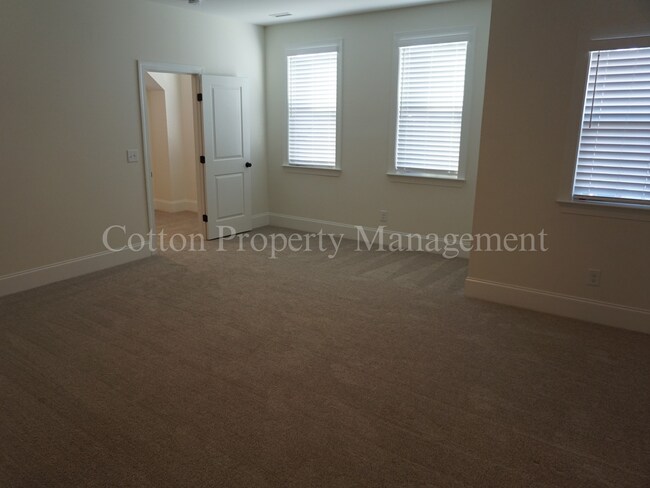 Building Photo - 33 Meon Ln