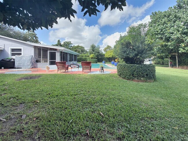 Building Photo - 10965 SW 116th St