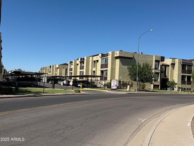 Building Photo - 461 W Holmes Ave