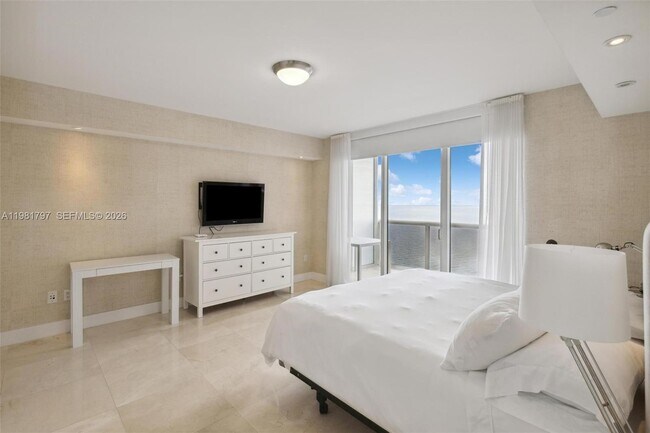 Building Photo - 1830 S Ocean Dr