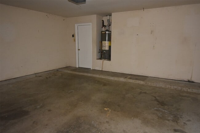 Building Photo - 21399 Forest Colony Dr