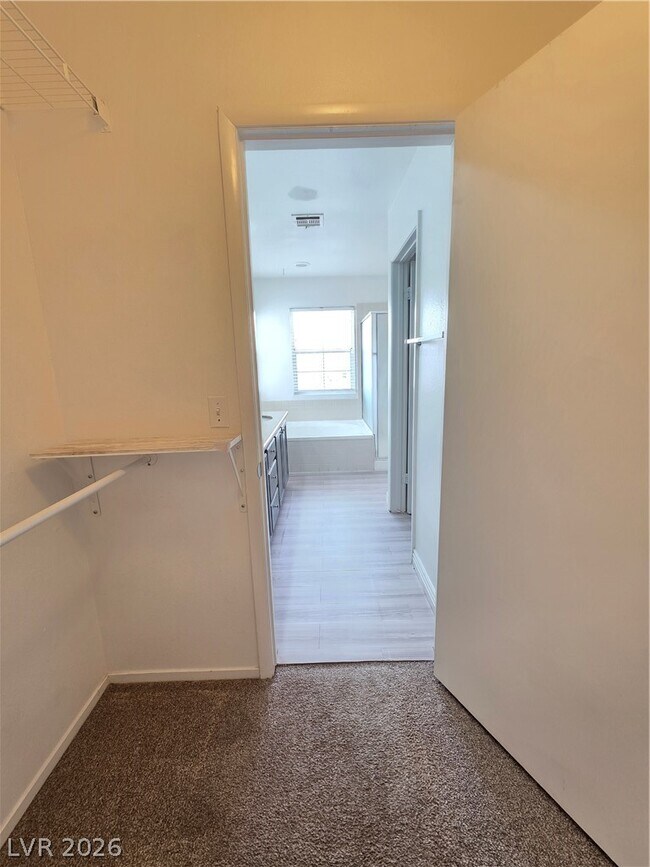 Building Photo - 2524 Silver Shadow Dr