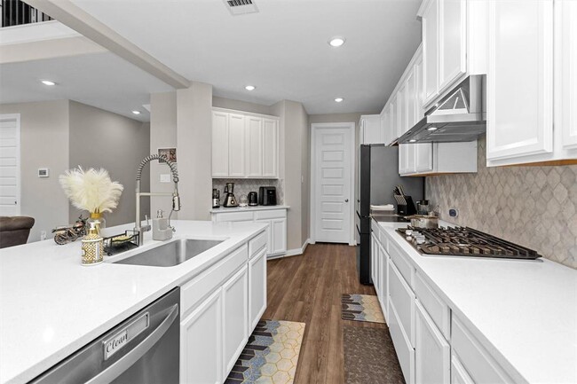 Building Photo - 2058 Woodland Pine Ct