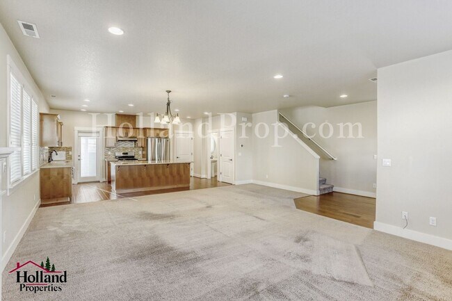 Building Photo - 3-Bedroom Beaverton Home with Granite Kitchen Island and Fireplace