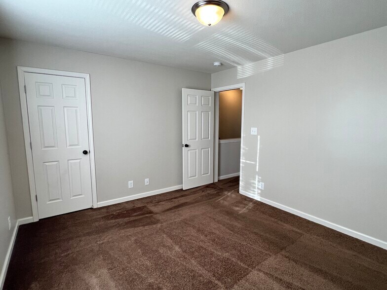 Building Photo - 533 Patriot Park Ct