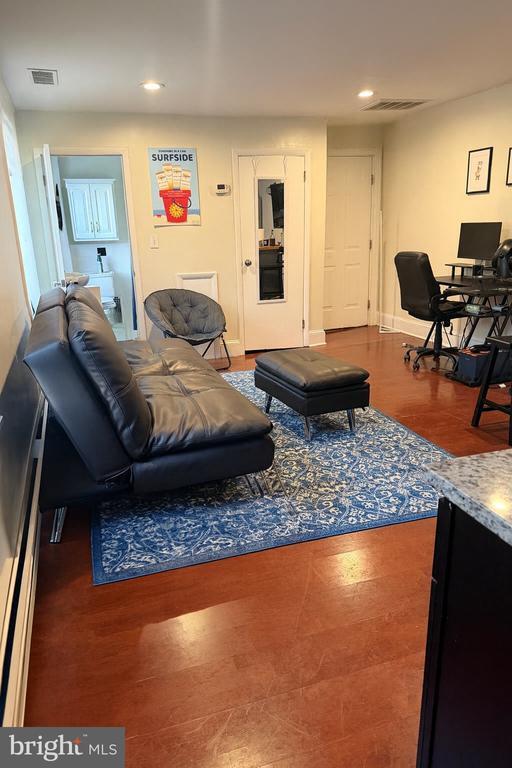 Building Photo - 2034 Chestnut St