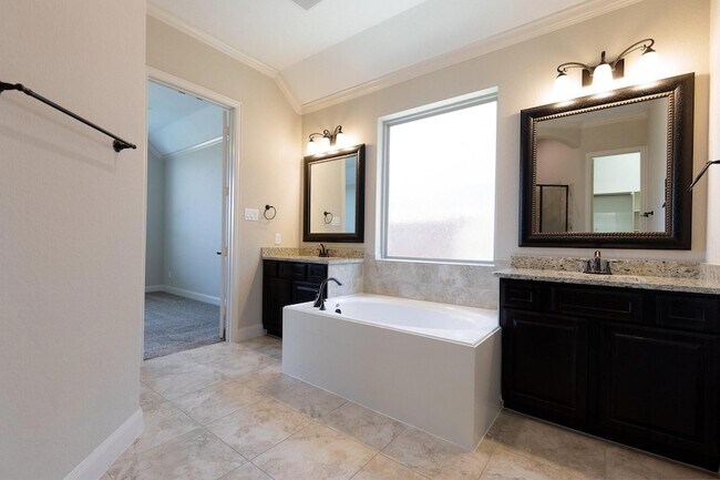 Building Photo - 28006 Laurel Garden Ln