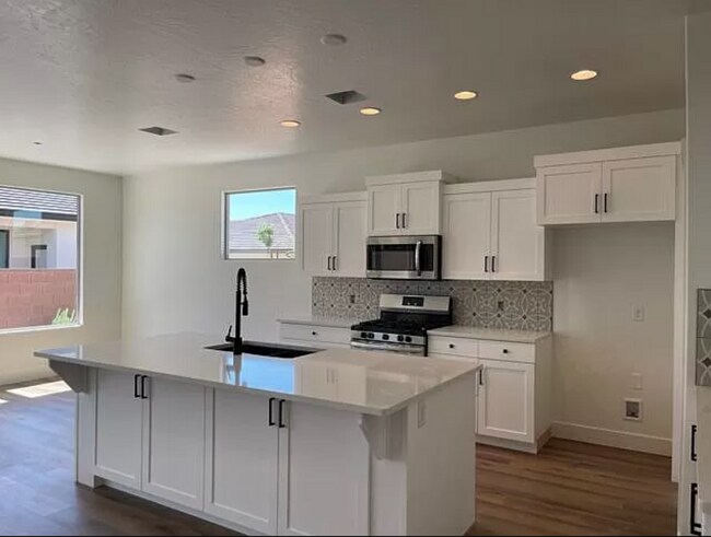Building Photo - 3076 E Lavatera Dr