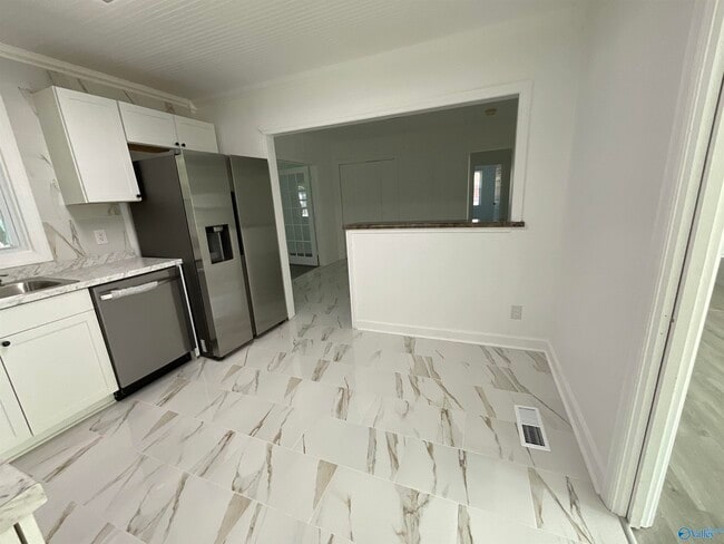 Building Photo - 1805 8th Ave SW