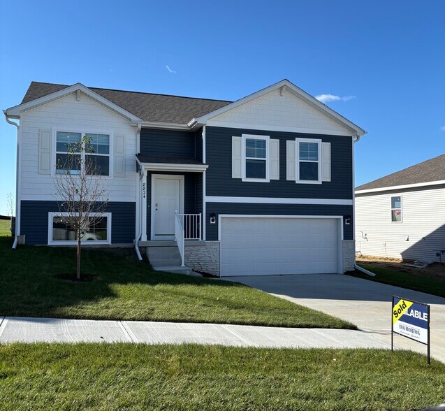 Primary Photo - 8824 S 185th St