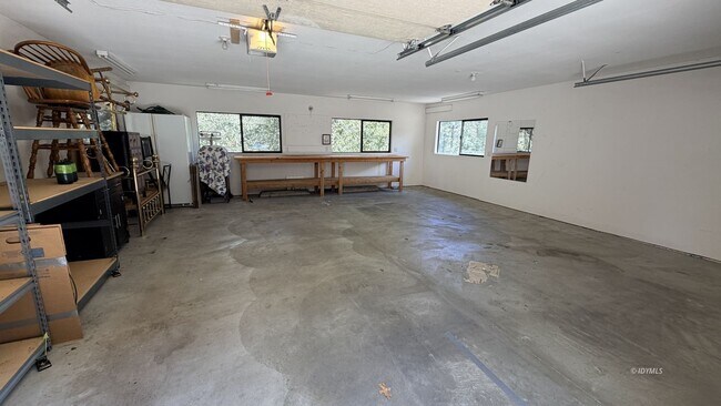 Building Photo - Large 3 Bedroom, 3 Bath Rental with Garage and Bonus Room