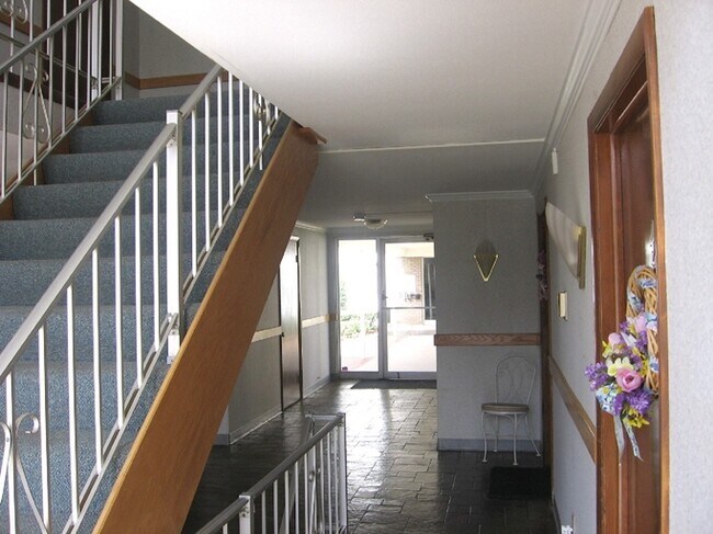 Building Photo - 156 Suffield St