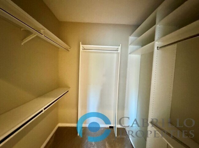 Building Photo - 850 Beech St