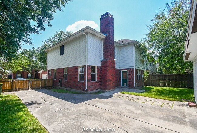 Building Photo - Gorgeously designed home with 4 bedrooms and 2.5 baths. A must see!