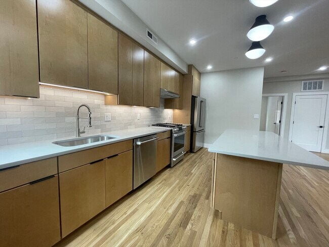 Building Photo - 145 Sutherland Rd