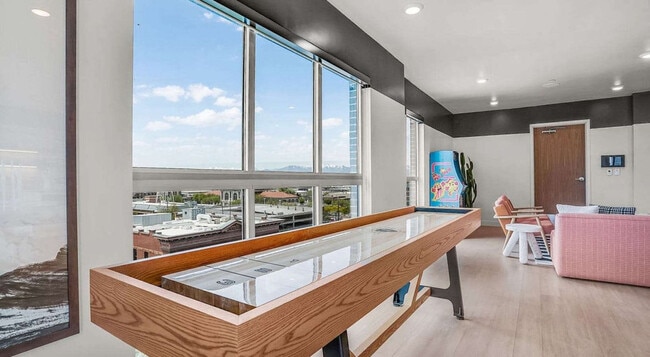 Building Photo - 360 W 200 S