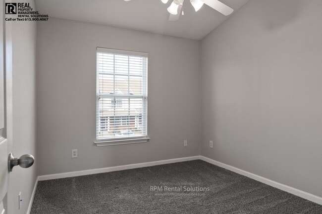 Building Photo - Amazing Smyrna 3BR townhome END-UNIT, just 1 mile from I-24!