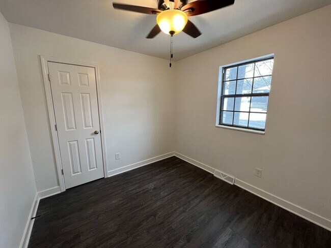 Building Photo - Coming Soon in Independence – Updated 3-Bedroom Duplex with 1-Car Garage