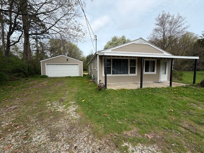 Building Photo - Adorable Home in Lowell School District