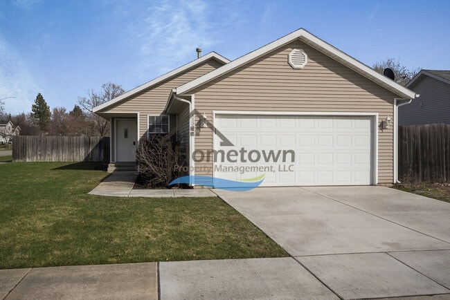 Building Photo - Spacious 3 Bedroom 2 bath Corner Lot Home with Private Fenced Backyard