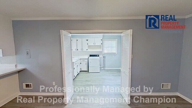 Building Photo - All Brick Ranch in the Heart of Hampstead
