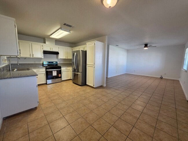 Building Photo - 3 Bedroom 2 Bathroom in Orosi Coming Soon!