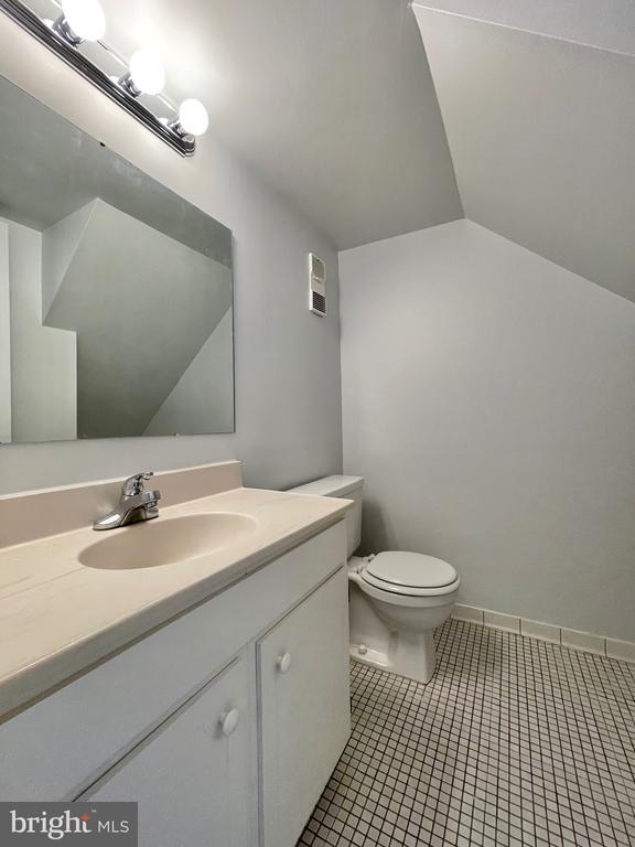 Building Photo - 3724 Ingalls Ave