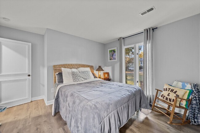 Building Photo - Nestled in the heart of Charlotte, this ch...