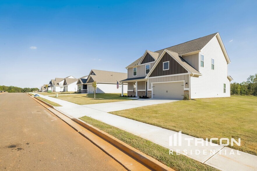 Building Photo - 635 Cantrell Dr