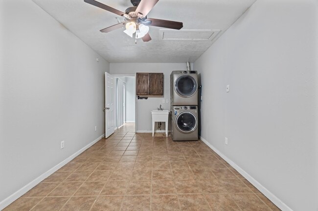 Building Photo - 7511 Magnolia St