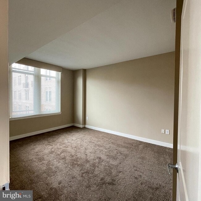 Building Photo - 155 Potomac Passage