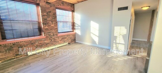Building Photo - 335 Cypress St