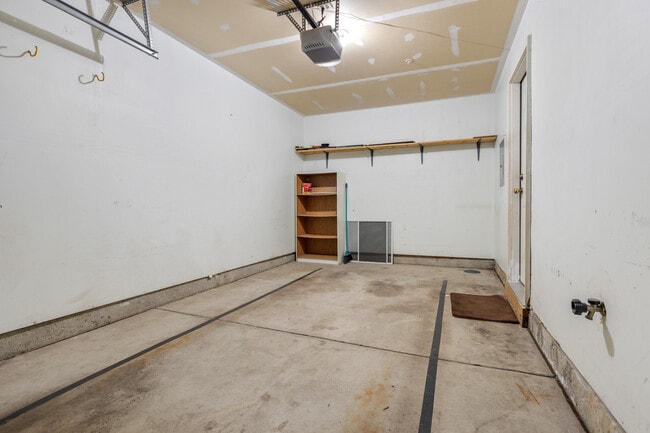 Building Photo - 1127 Orleans Dr