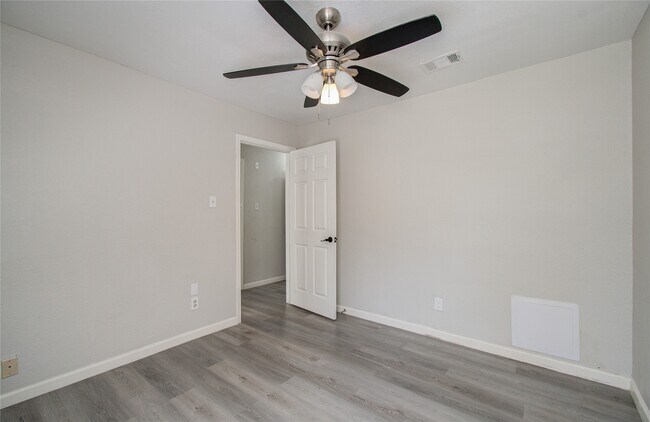 Building Photo - 16610 Cairngorm Dr
