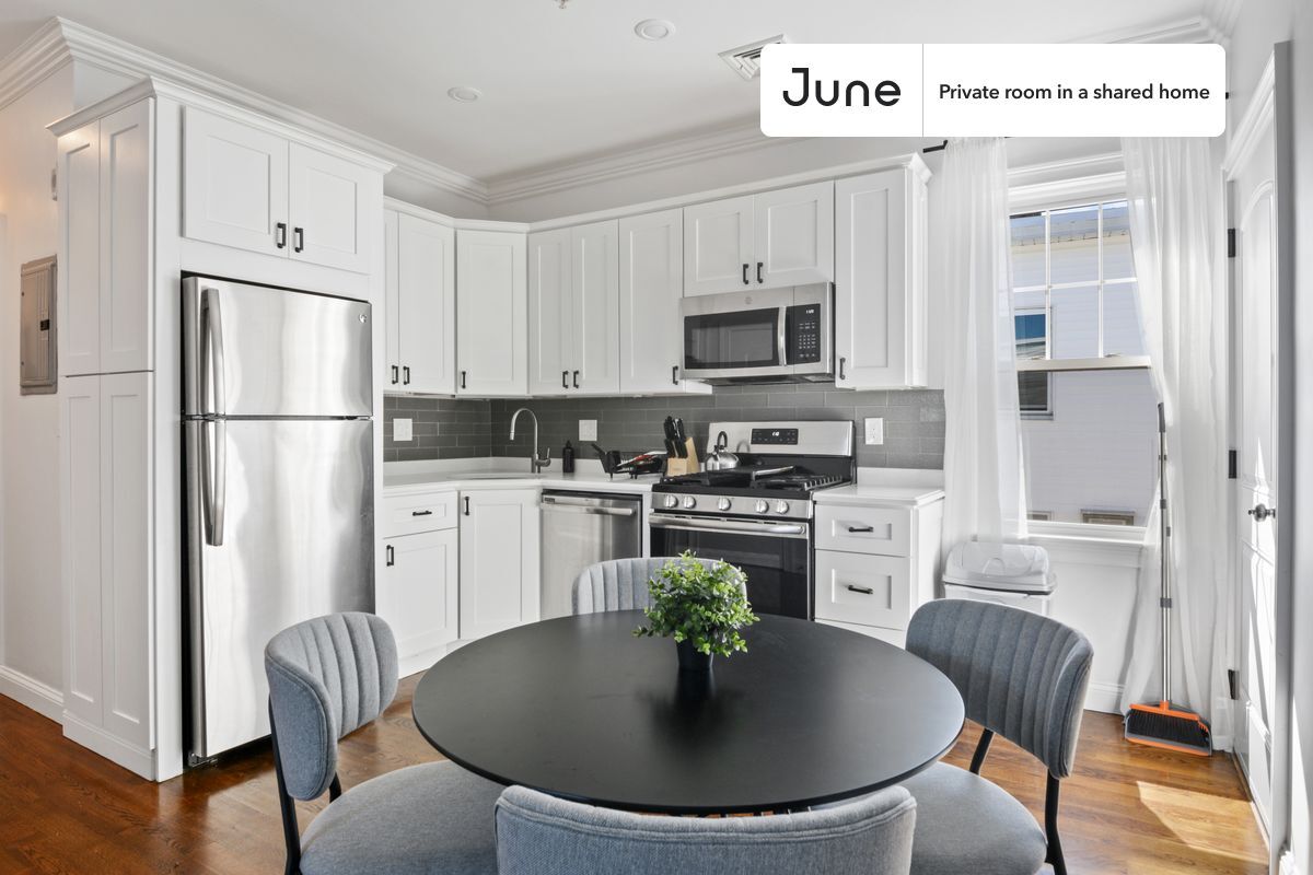 Building Photo - Room in Shared 4 bed/1.5 bath home in Somerville
