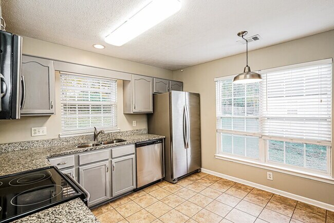 Building Photo - 1061 Cedar Creek Village Rd