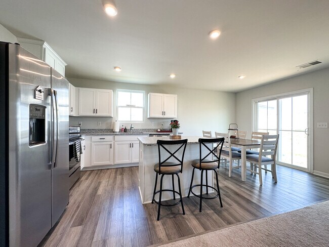 Building Photo - 1204 Flatt Ln